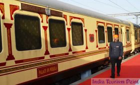 India Luxury Train Tourism Images